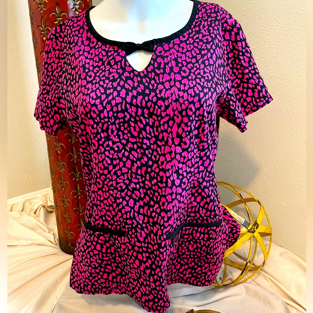 Betsy Johnson Scrub Top Medium